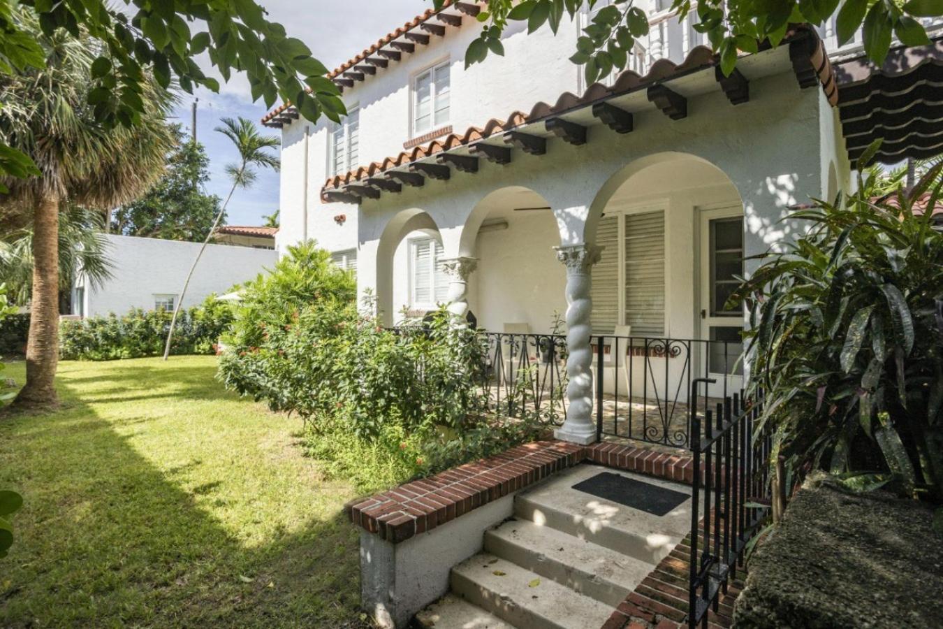 فندق Casa Coral كورال غابلز المظهر الخارجي الصورة