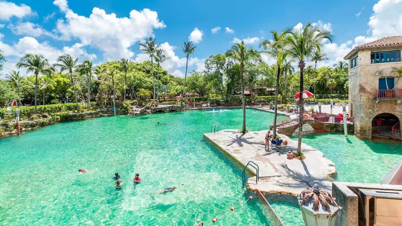 فندق Casa Coral كورال غابلز المظهر الخارجي الصورة